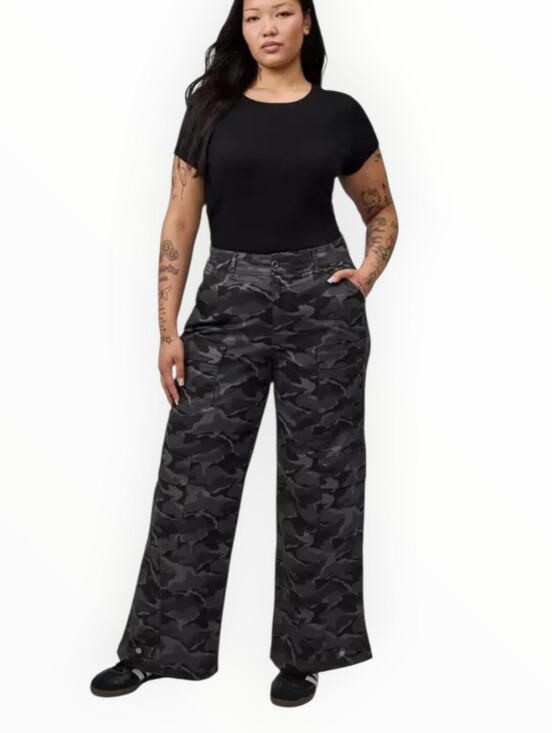 torrid Pants - Torrid 0 Wide Leg pull on elastic back Camo Pants - Black